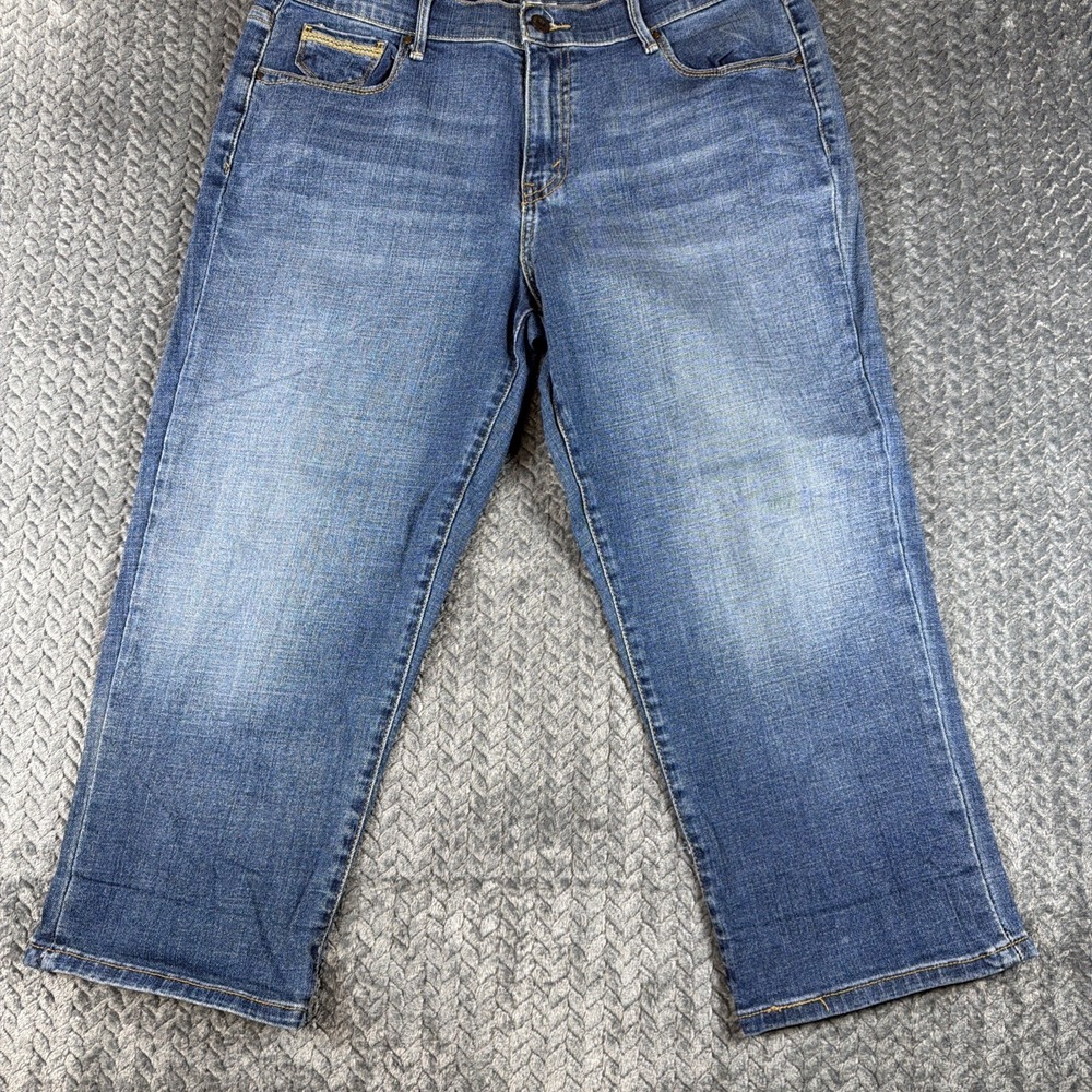 Levi's Women's 515 Capri Jeans Size 12 Mid Rise Blue Stretch 5 Pocket Denim